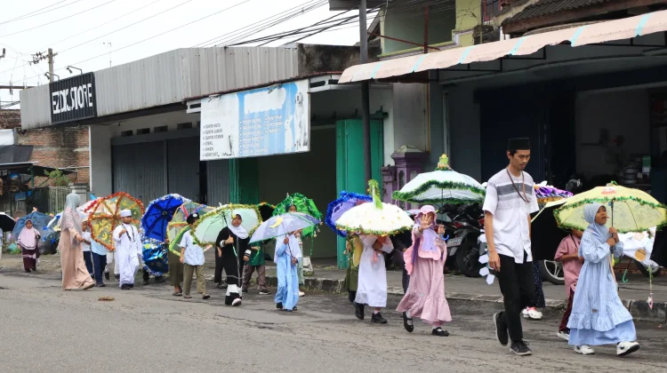 Parade Payung Hias Meriahkan Pawai Ramadan di Alif Smart
